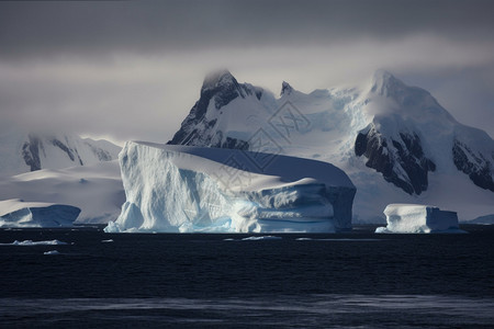 天然的海上冰川图片