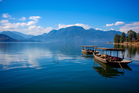 泸沽湖蓝色湖泊小船背景