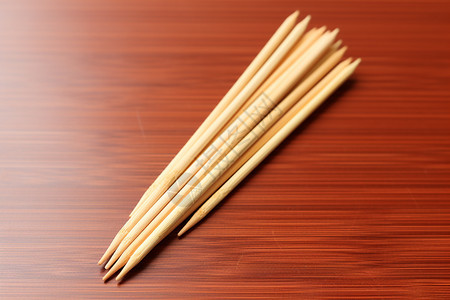 木桌上的竹签图片