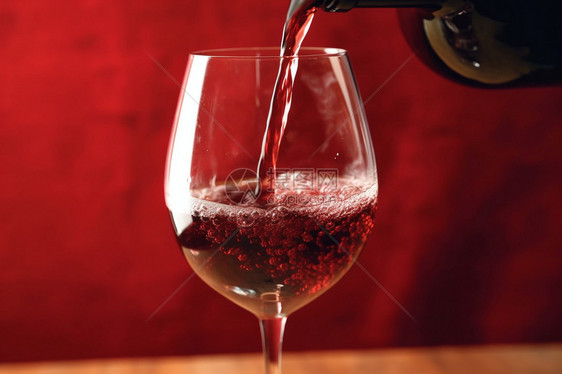 充满气泡的葡萄酒图片
