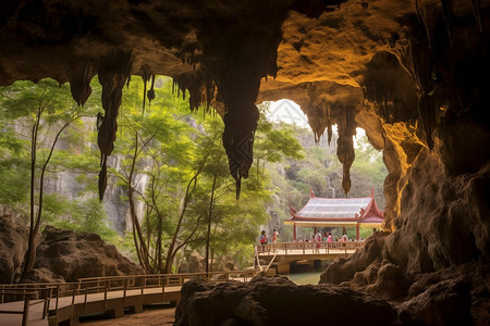 山间洞穴神社图片