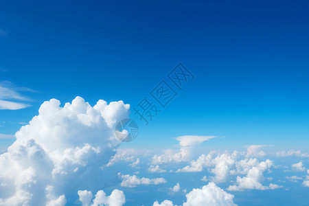 多云的天空背景图片