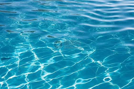 蓝色的泳池水图片