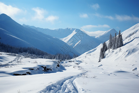 被冰雪覆盖的山脉图片