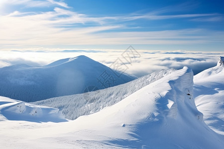 白色寒冷雪山图片