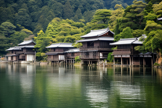 半岛城市中的古建筑景观图片