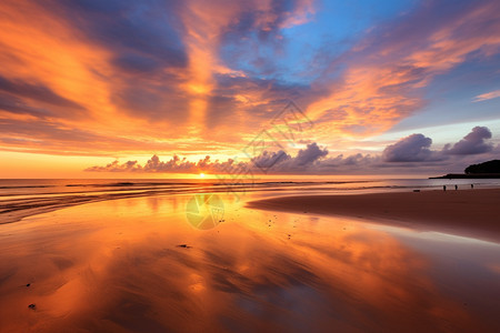夏天日落的普吉岛图片