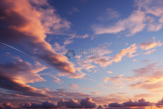 夏季天空中的美丽景观图片