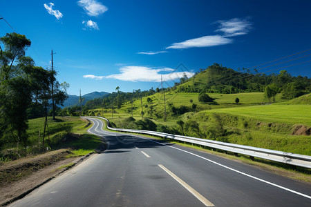 天气晴朗的乡村公路图片