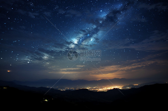 夜晚壮观的银河图片