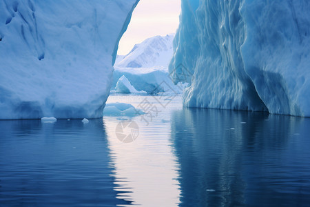南极海面上的冰山图片