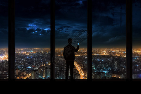 高层建筑下的城市夜景图片