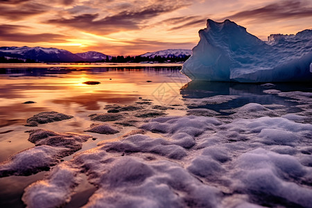 日落下美丽的冰川图片