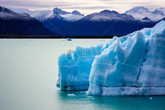 壮观的海上冰川图片