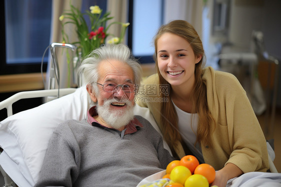 病床上微笑的祖父和孙女图片