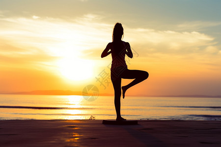 海边练瑜伽的女性背景图片