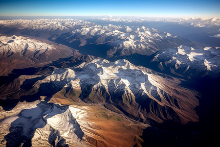 航拍的高原雪山图片