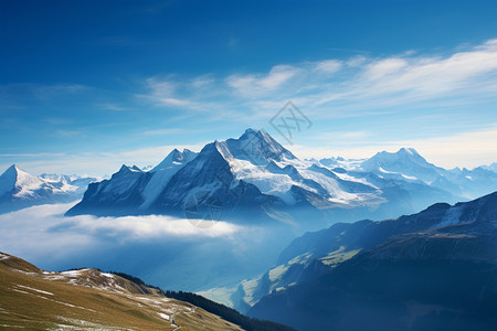 蓝天下的山脉背景