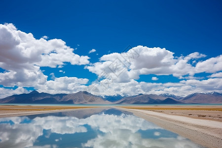 晴空下的西藏美景图片