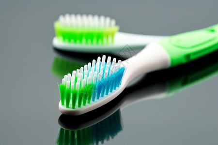 两支能刷牙的刷子图片