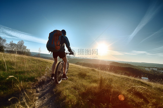 日出清晨山间骑行的女子图片