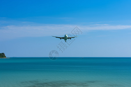 夏日天空中的飞机图片