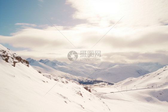 高大的雪山图片