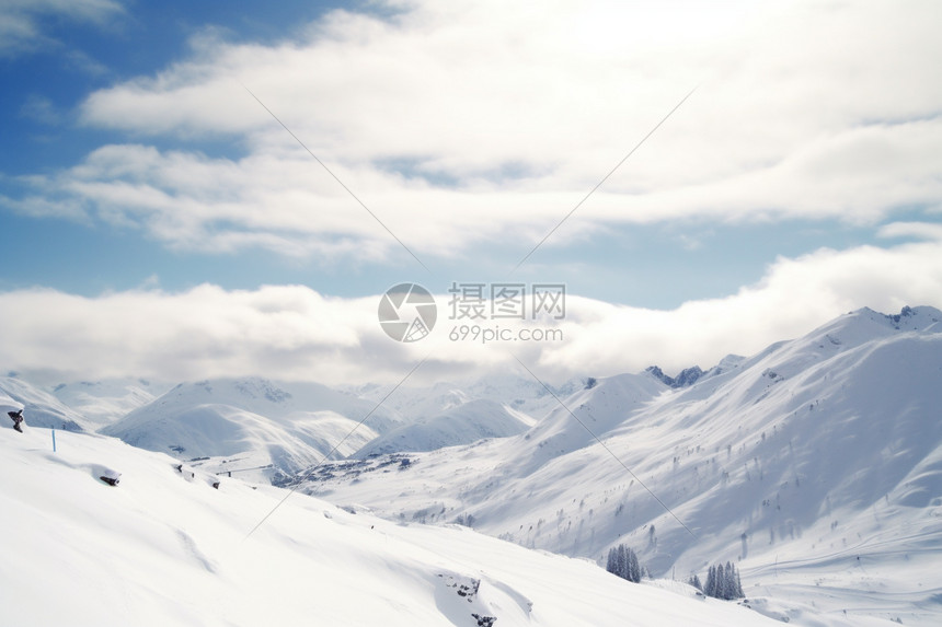 白茫茫的雪山图片