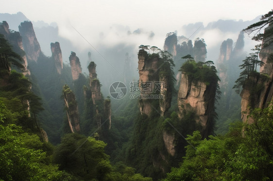 高耸的山峰图片