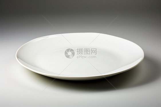 白色椭圆形餐盘图片