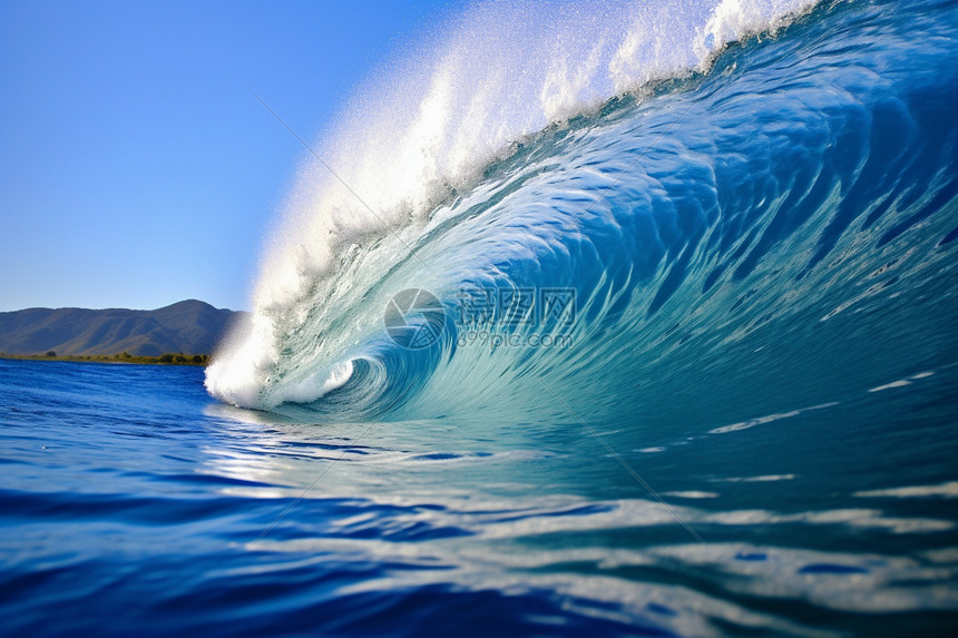 蔚蓝的海浪图片