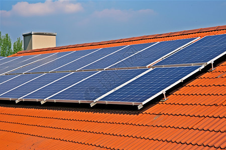 屋顶的太阳能发电板图片
