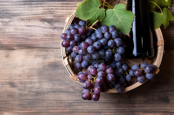 新鲜的葡萄和葡萄酒图片