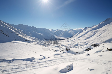 冬天的雪山风景图片