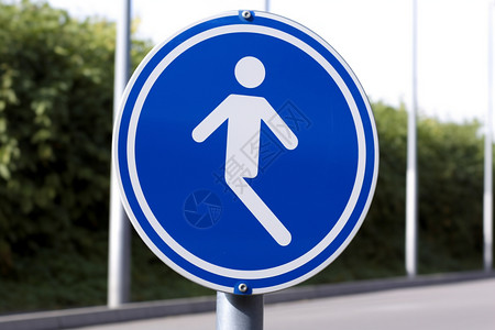 道路提醒的交通标志图片