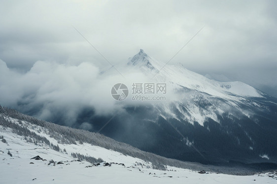 冬季雪山的美丽景观图片