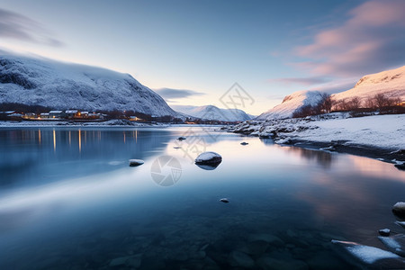 雪山的美丽景观图片