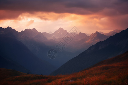 徒步旅行的高加索山脉景观图片