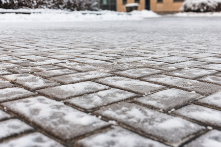 有雪的街道地面图片