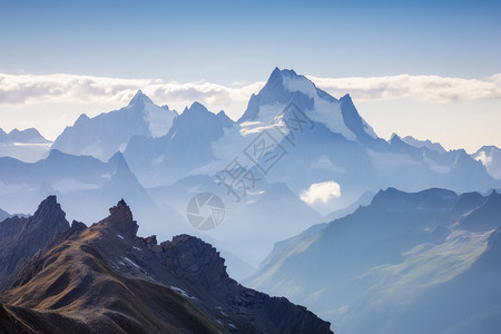 美丽的雪山景观图片