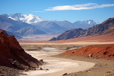 秋天火山山脉的美丽景观图片