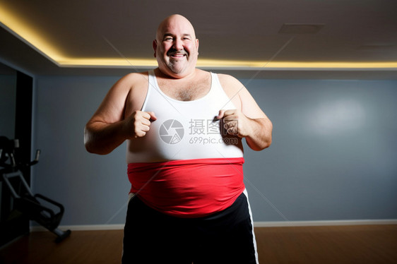 健康管理肥胖减肥的男子图片