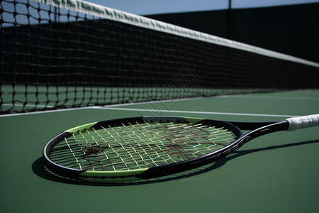 球场上的网球拍背景图片