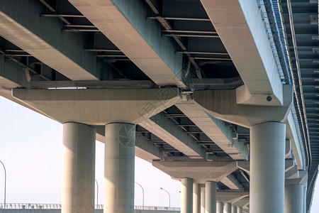 钢筋混凝土高架桥图片