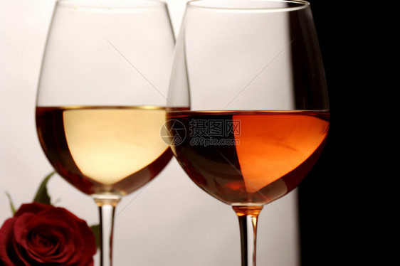 透明葡萄酒图片
