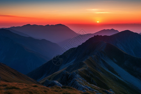 日出时候的山脉图片