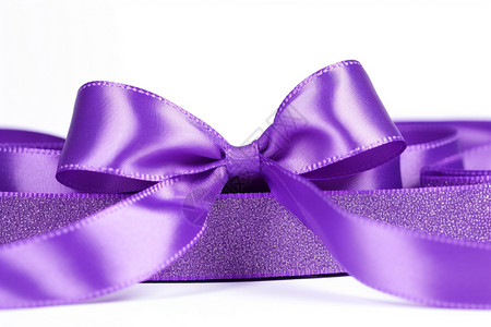 庆祝节日的紫色丝带图片