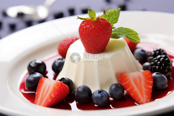 草莓牛奶布丁图片