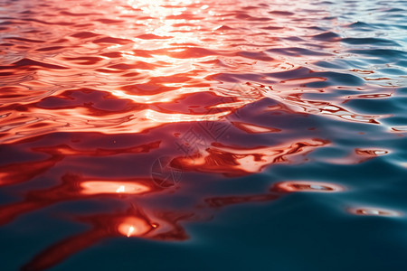 黄昏时海面上反射的阳光图片