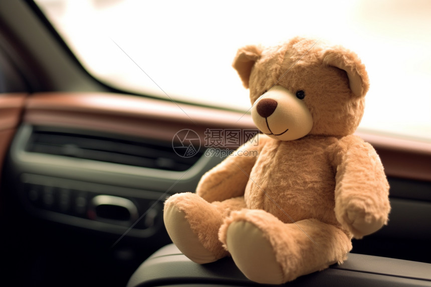 汽车座位上的玩具熊图片
